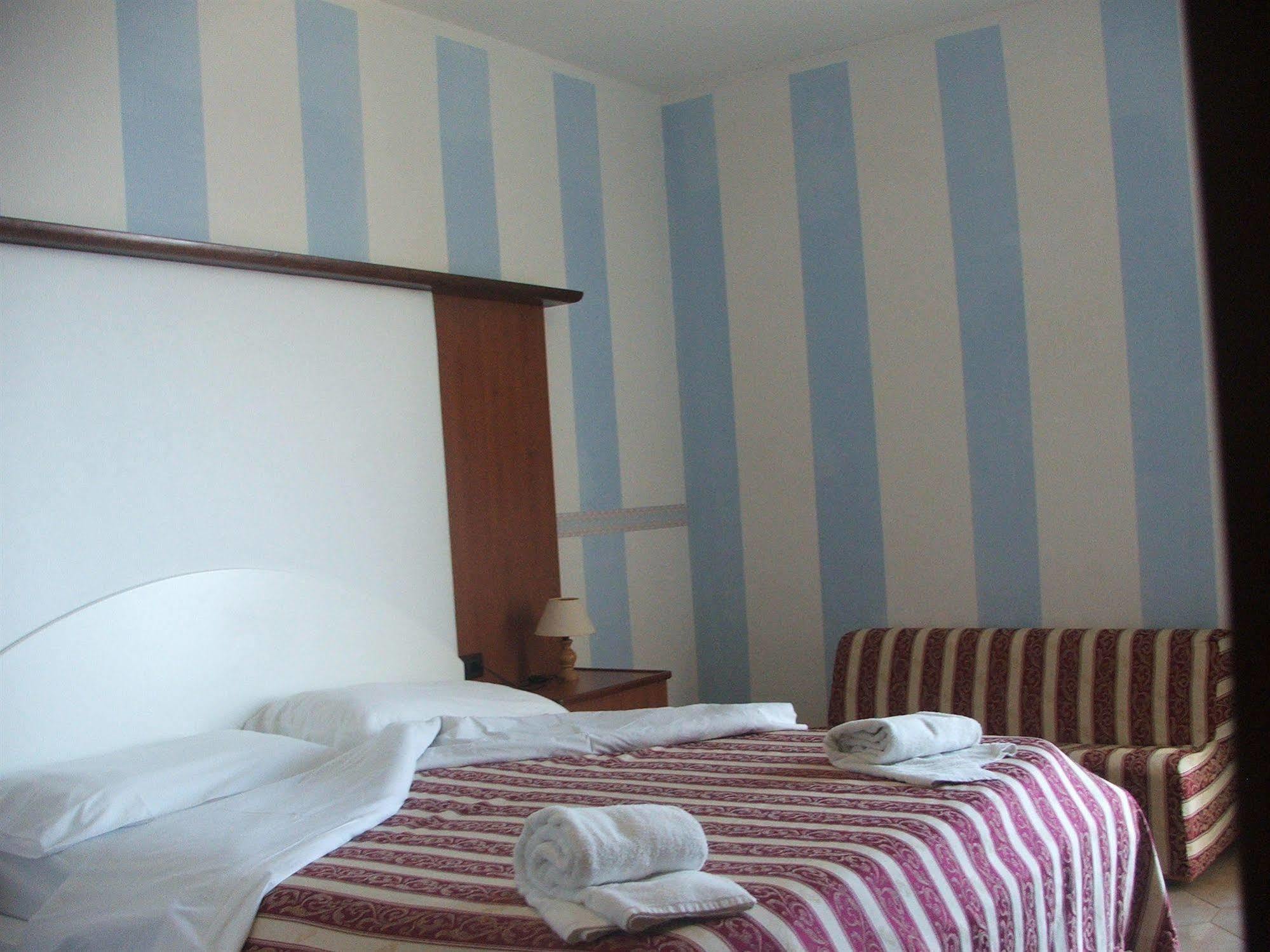 Hotel Vittorio Portopalo Di Capo Passero Экстерьер фото
